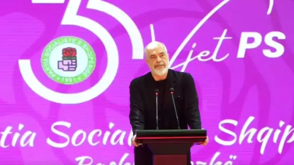  Ditën na akuzonin si shërbëtorë të Milosheviçit e naftën furnizonin makinerinë e tij   Rama nga Lezha  PD  shpirti i shkatërrimit në politikën shqiptare