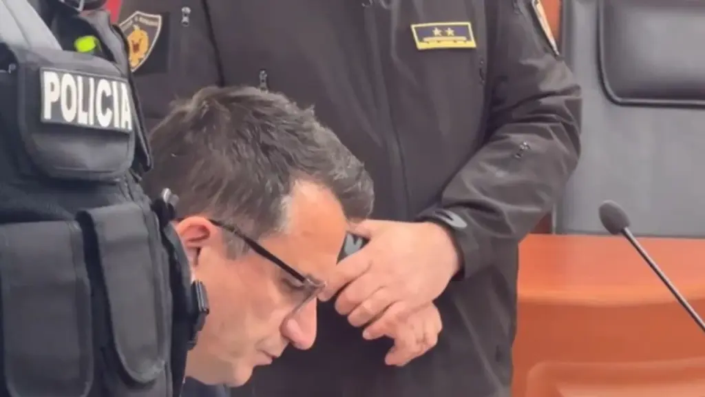  Unë mund të survejohem e arrestohem  por nuk lejohem t i drejtohem gjykatës   Veliaj në seancën kundër Ols Dados  Po konsiderohem rrezik për drejtësinë