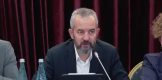 Celibashi kërkon depolitizim, kreu i KQZ: Komisionerët partiakë nuk garantojnë profesionalizëm në zgjedhje