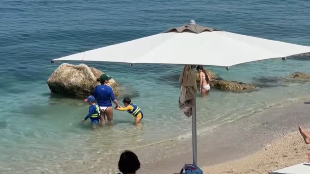 Vlora nis fort sezonin  turistët e huaj dominojnë në bregdetin e jugut  prenotimet rriten deri në 30 