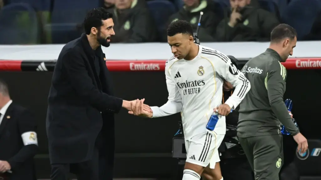 Kaos te Real Madrid   Përplasen  në distancë Mbappé dhe Arbeloa  tension edhe në tribunë