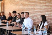 Balla me të rinjtë e Vorës: Zgjedhjet janë mënyra si dëgjohet zëri i qytetarëve, Zvërneci investimi më i madh në historinë e Shqipërisë