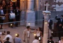 Itali/ Dua Lipa dhe Callum Turner nisin në Palermo festimet për martesën, muzikë deri në orët e para të mëngjesit! Sonte do të performojë Elton John
