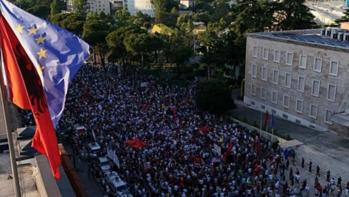 1781346378_protestaperzvernecin