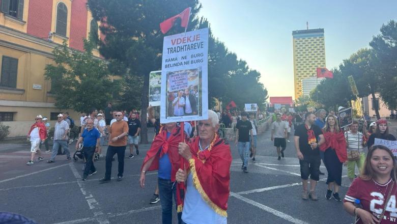 Qytetarët 20 ditë protestë  mblidhen te kryeministra