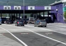 Shqiptarët e Kosovës besnikë të bregdetit shqiptar, fluks në Morinë ( Mbi 10 mijë hyrje prej orëve të para të mëngjesit)