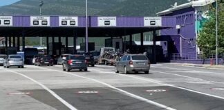 Shqiptarët e Kosovës besnikë të bregdetit shqiptar, fluks në Morinë ( Mbi 10 mijë hyrje prej orëve të para të mëngjesit)