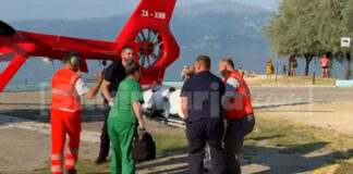 Dhunoi me shkop druri bashkëshorten në Pogradec, shoqërohet në polici 78-vjeçari