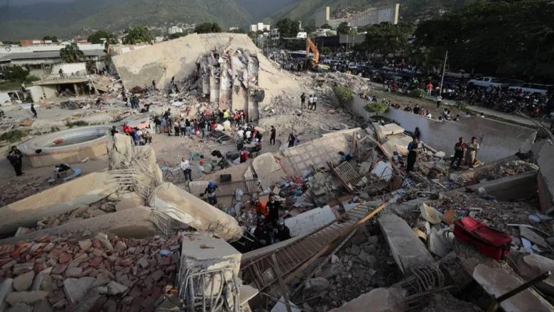 Tërmetet shkatërruese në Venezuelë  pas 50 orësh 15 vjeçarja dhe qeni i saj nxirren gjallë nga rrënojat
