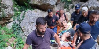 Shpëtohet çifti i bllokuar në Kanionin e Gjipesë, njëri prej turistëve transportohet në spital pas thyerjes së këmbës