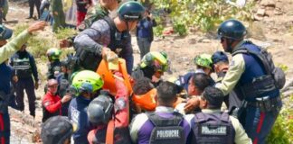 Prej 4 ditësh i bllokuar nën rrënojat e tërmetit, nxirret i gjallë 11-vjeçari në Venezuelë