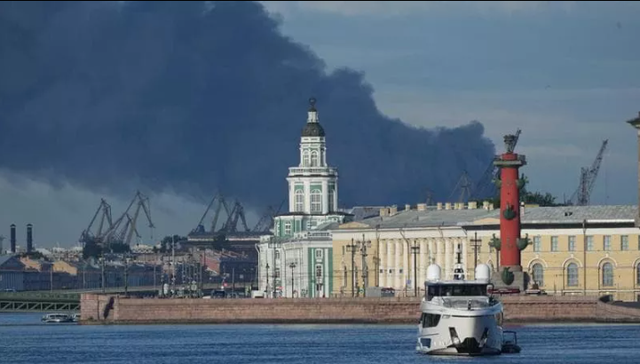 Ukraina godet rafineritë ruse në rajonin e Shën Petersburgut ndërsa hapet Forumi Ekonomik