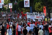 “Shqipëria e Shqiptarëve, Vdekje Tradhëtarëve”: si u rikthye sllogani i Ballit Kombëtar!