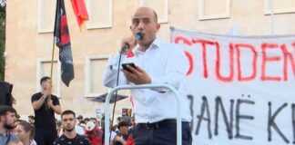 Protesta, sulmohet Komisionerja e BE: U bë Narta, Kos!
