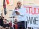 Protesta, sulmohet Komisionerja e BE: U bë Narta, Kos!