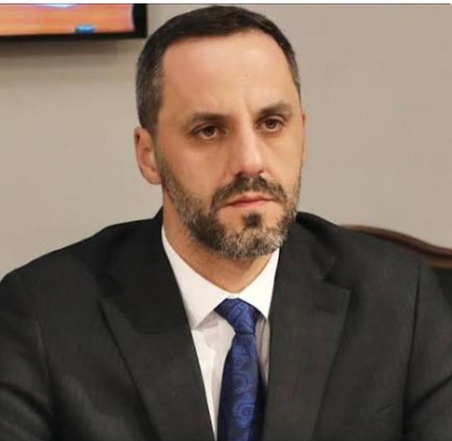 Ka një urdhër dëbimi   ministri Lamallari shpjegon vendimin për Ikballe Huduti Berisha  Bazohet në informacionet e inteligjencës