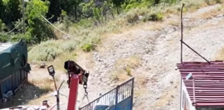 Hiqet dy ditë para protestës, porta e hekurit dhe gardhi që prej vitesh ndalonte hyrjen në plazhin e Kakomesë