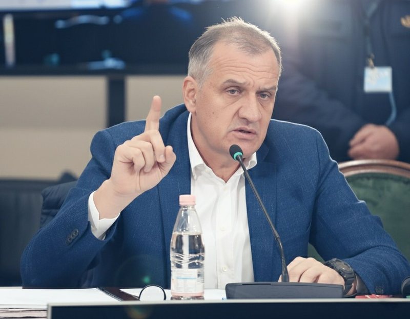 Dilema që u bë trilemë