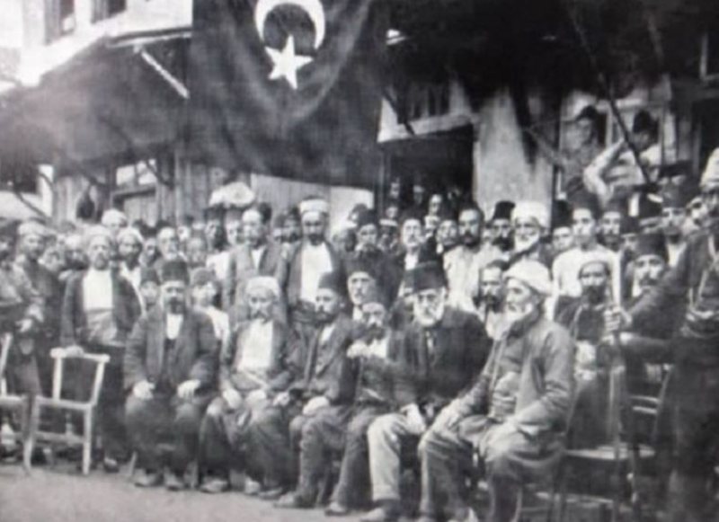  Lidhja e Prizrenit lindi nga lufta ruso turke e motit 1877  78  pasi Rusia ﬁtimtare po përgatiste copëtimin e Turqisë  i impononte konditat e saj    Shkrimi i panjohur i Mid hat Frashërit në 1928 ën