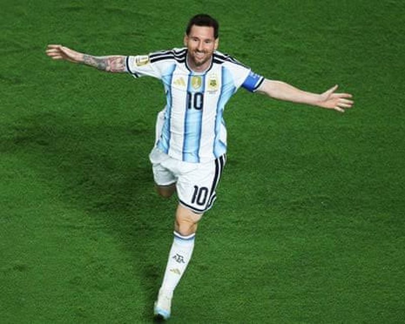 Argjentinë 3 0 Algjeri  Messi  i lavdishëm   shënon tre gola dhe barazon rekordin e Klose