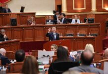 Balla: Protestat ia morën sheshin Berishës, humbësi më i madh është ai