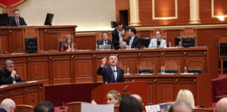 Balla: Protestat ia morën sheshin Berishës, humbësi më i madh është ai