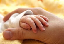 Anatomia e një lindjeje të munguar, pse çiftet po e shtyjnë vendimin për fëmijën e parë