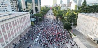 A po përdoret protesta nga partitë e vogla dhe opozita për interesa politike?