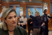 Qytetarët i duan larg protestës, Flutura Açka publikon foton ku Gaz Bardhi dhe deputetët e PD-së festojnë: A keni moral ta quani veten “opozitë”?