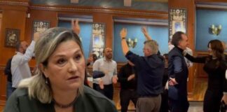 Qytetarët i duan larg protestës, Flutura Açka publikon foton ku Gaz Bardhi dhe deputetët e PD-së festojnë: A keni moral ta quani veten “opozitë”?
