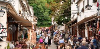 Më pak rezervime për pushime jashtë vendit, rritet interesi për destinacionet vendase