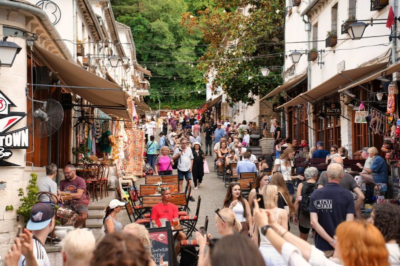 Më pak rezervime për pushime jashtë vendit  rritet interesi për destinacionet vendase