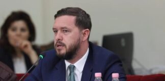 “PD të mos flasë në emër të protestës”, deputeti i PS: Partitë politike janë të fundit që duhet të…