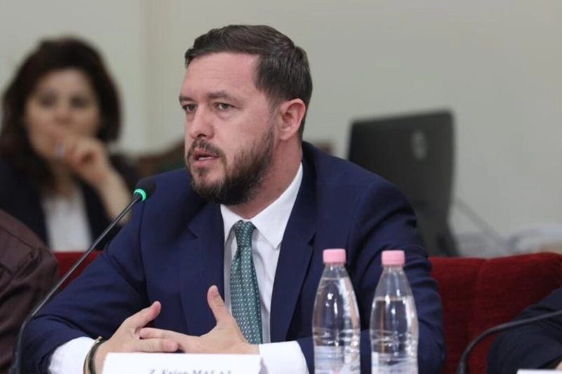  PD të mos flasë në emër të protestës   deputeti i PS  Partitë politike janë të fundit që duhet të 