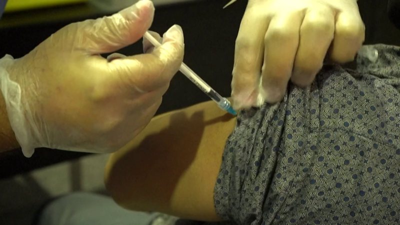 Vaksina ndaj Covid mbron edhe zemrën  studimi  Ul ndjeshëm rrezikun për infarkt dhe goditje në tru