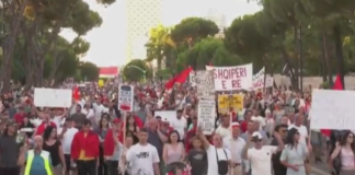 Dita e 18-të e protestës, vijon protesta e nisur në orën 19:00