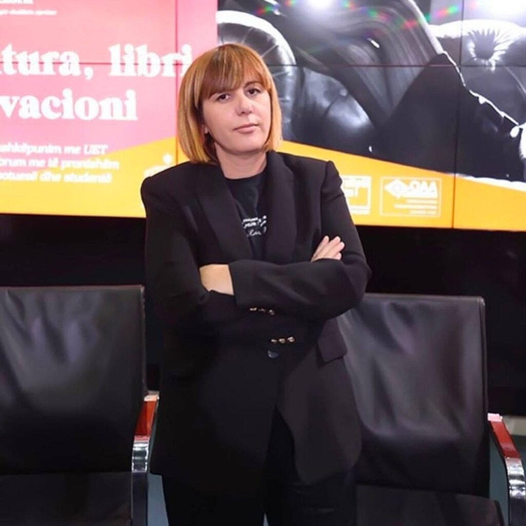 Nga Dublini i Xhojsit te shoqëria bashkëkohore