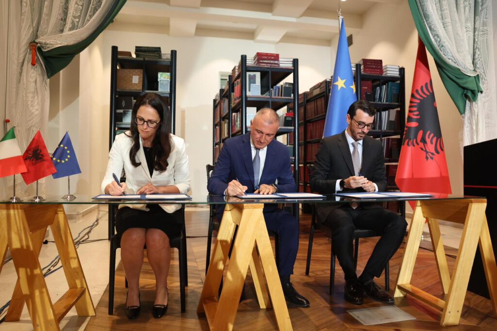 Shqipëria memorandum bashkëpunimi me kompaninë ENI  Karakaçi  HUB Kombëtar për produktet energjetike