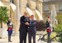 Rama nis vizitën zyrtare në Paris, pritet në Pallatin Elysee nga Presidenti Macron