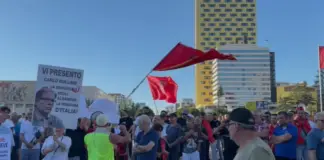 “Partitë e vogla kërkojnë terren politik përmes protestës”, deputetja: Ka të infiltruar nga Serbia dhe Greqia