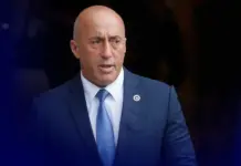 Qytetarë nga Kosova në protestë – Haradinaj: Më vjen turp që shoh bashkëkombas në bulevard në Tiranë