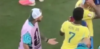 Pamjet që po bëjnë xhiron e Botës/ “Si plak i dehur në pub”, shikoni si e shpërfillin Vinícius dhe Bruno Guimarães Neymarin në fushë!