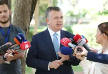 “E kam marrë në telefon, s’ma ka hapur”, Balla për largimin e Koçekut: Duhet të njoftonte zyrtarisht, një ditë pasi mori medaljen tha “s’dua të vij në punë”