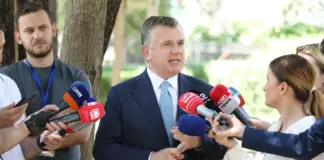 “E kam marrë në telefon, s’ma ka hapur”, Balla për largimin e Koçekut: Duhet të njoftonte zyrtarisht, një ditë pasi mori medaljen tha “s’dua të vij në punë”