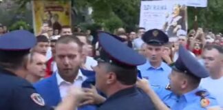 Tensione para Parlamentit. Protestuesit rrethojnë deputetin e PS, Ardit Bido