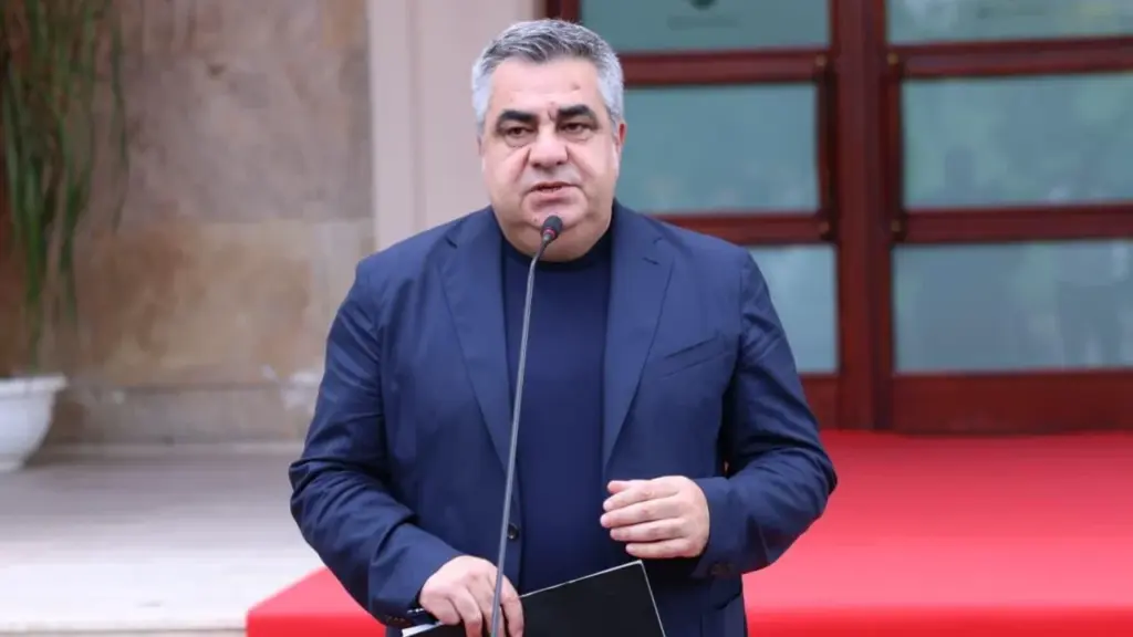  Ujku mjegull do  e shfrytëzojnë për qëllime    Protestuesit ende para Kryeministrisë  ministri Gonxhja  Shqipëria nuk mund të përmbyset kaq befas