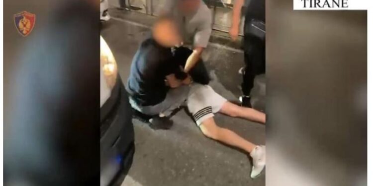 Dy të arrestuar në Tiranë për shpërndarje heroine  sekuestrohet mbi 1 kg lëndë narkotike