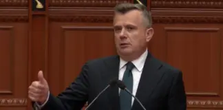 Balla ironizon protestën, tregon emrat e organizatorëve: Njihuni me udhëheqësit e “Shqipërisë së re”