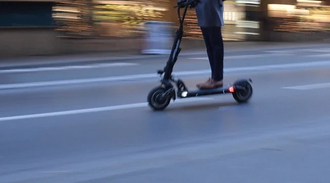 Kërkesa për anulimin e udhëzimit për ndalimin e qarkullimit të patinave elektrike  Gjykata Kushtetuese nuk e kalon për shqyrtim