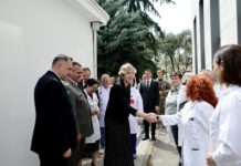 Rikonstruksioni i Spitalit të Traumës, ministrja Sala: Shërbimi vijon pa ndërprerje, stafi mjekësor po punon me dy turne